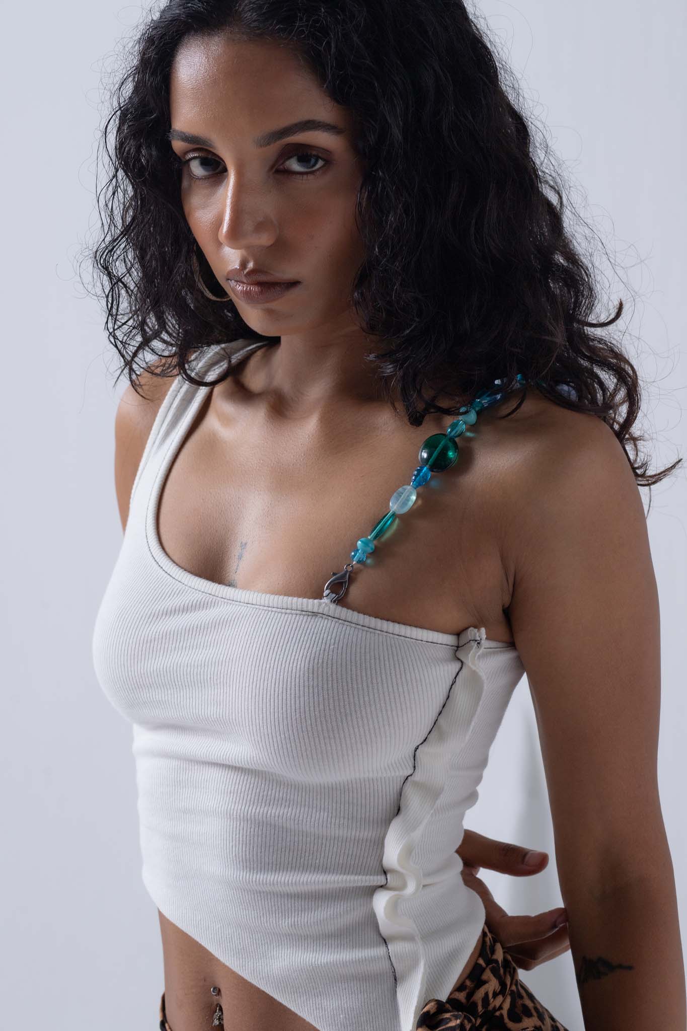 BEADED STRAP MARGIN VEST - WHITE