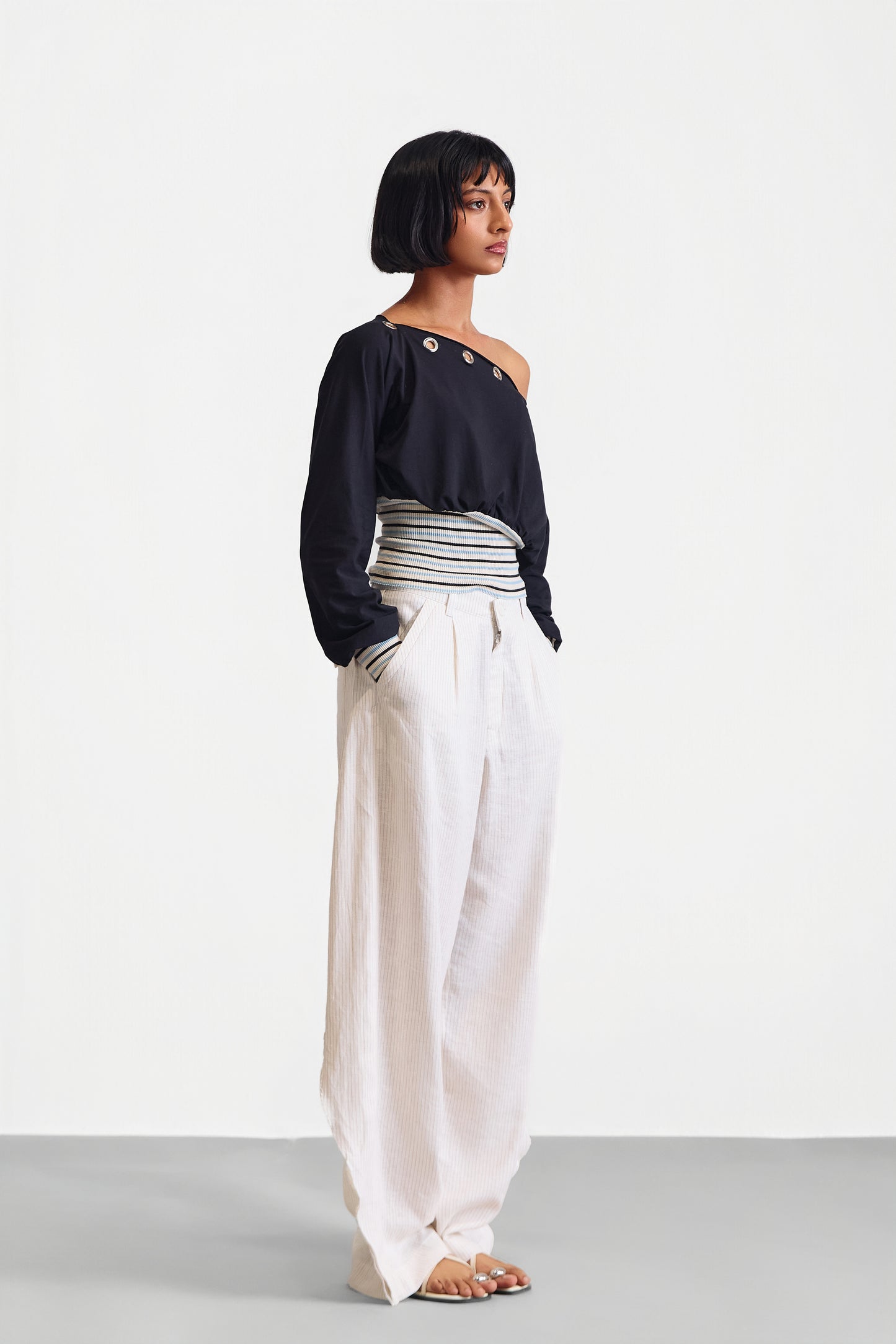 DROP SHOULDER CONTRAST  TOP