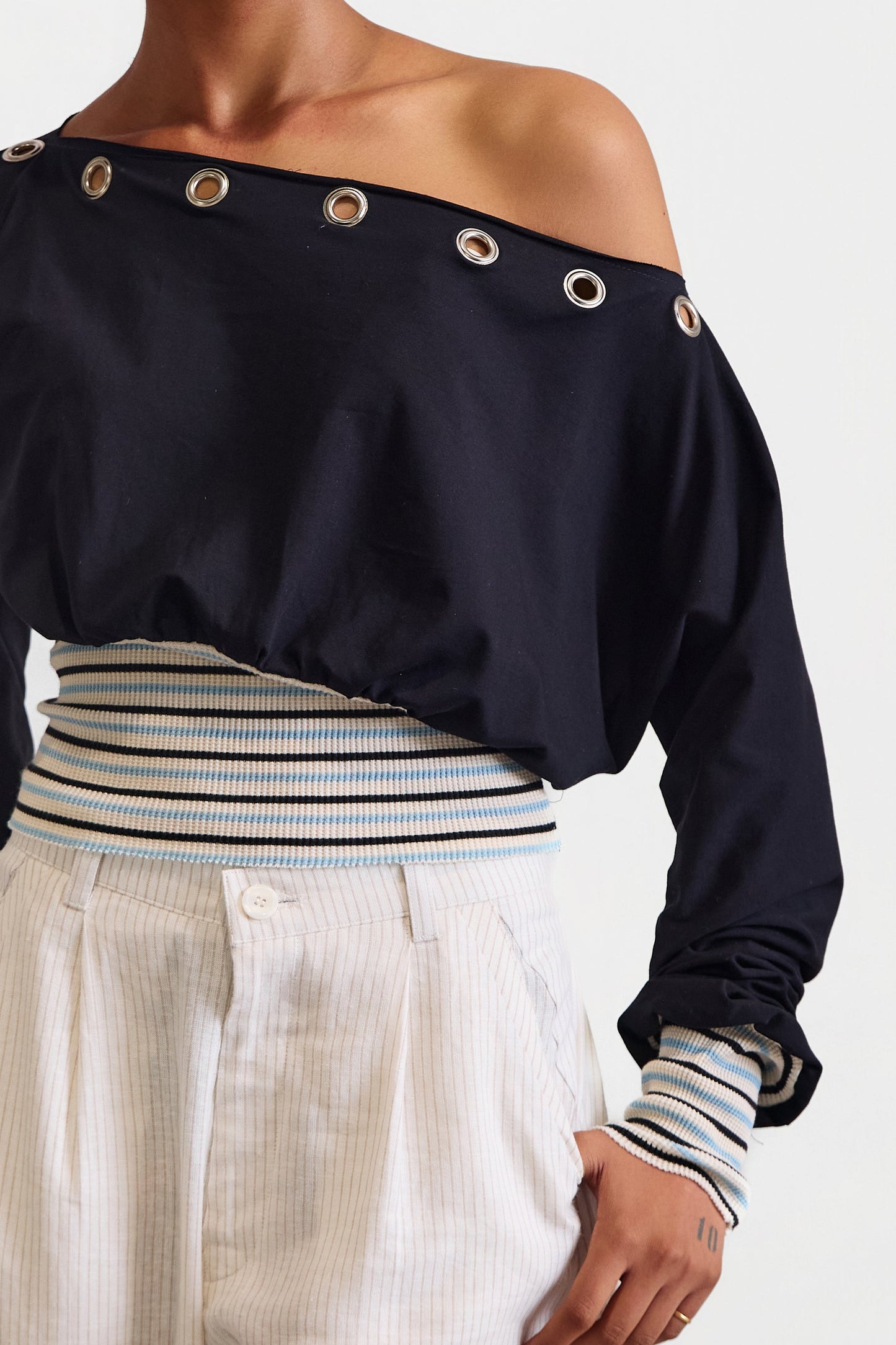 DROP SHOULDER CONTRAST  TOP